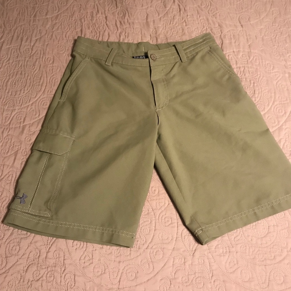 BOYS —-Under Armour dri-fit shorts .